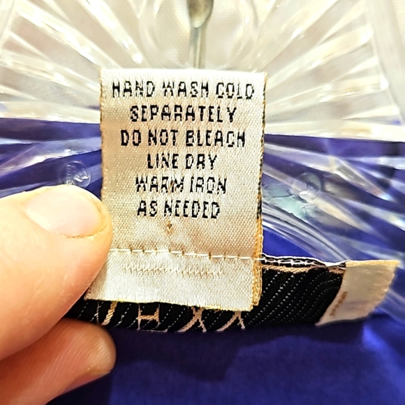 Nexx,  Periwinkle, Purple, 100% Silk, Button up, Sleeveless, V-neck, Lightweight - Picture 9 of 9